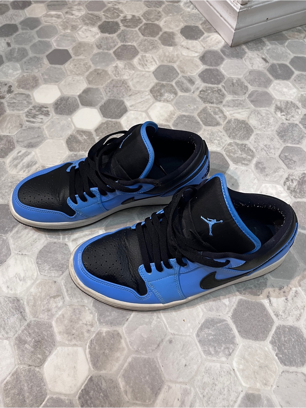 Jordan Low-Top Sneakers in Black and Blue